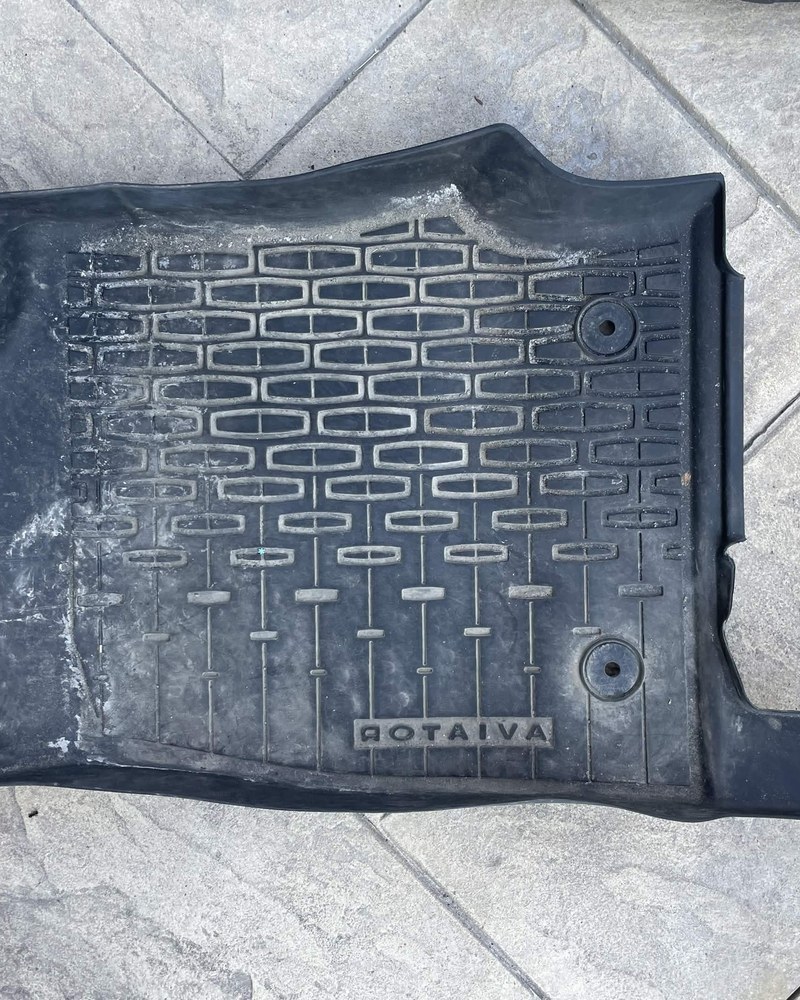Same floor mat before, dusty
