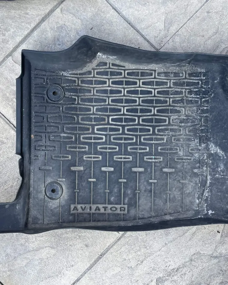 Same floor mat before, dusty